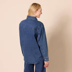 Amazon Essentials Women's Oversized-fit Heavyweight Denim Shirt Jacket, Medium Wash,