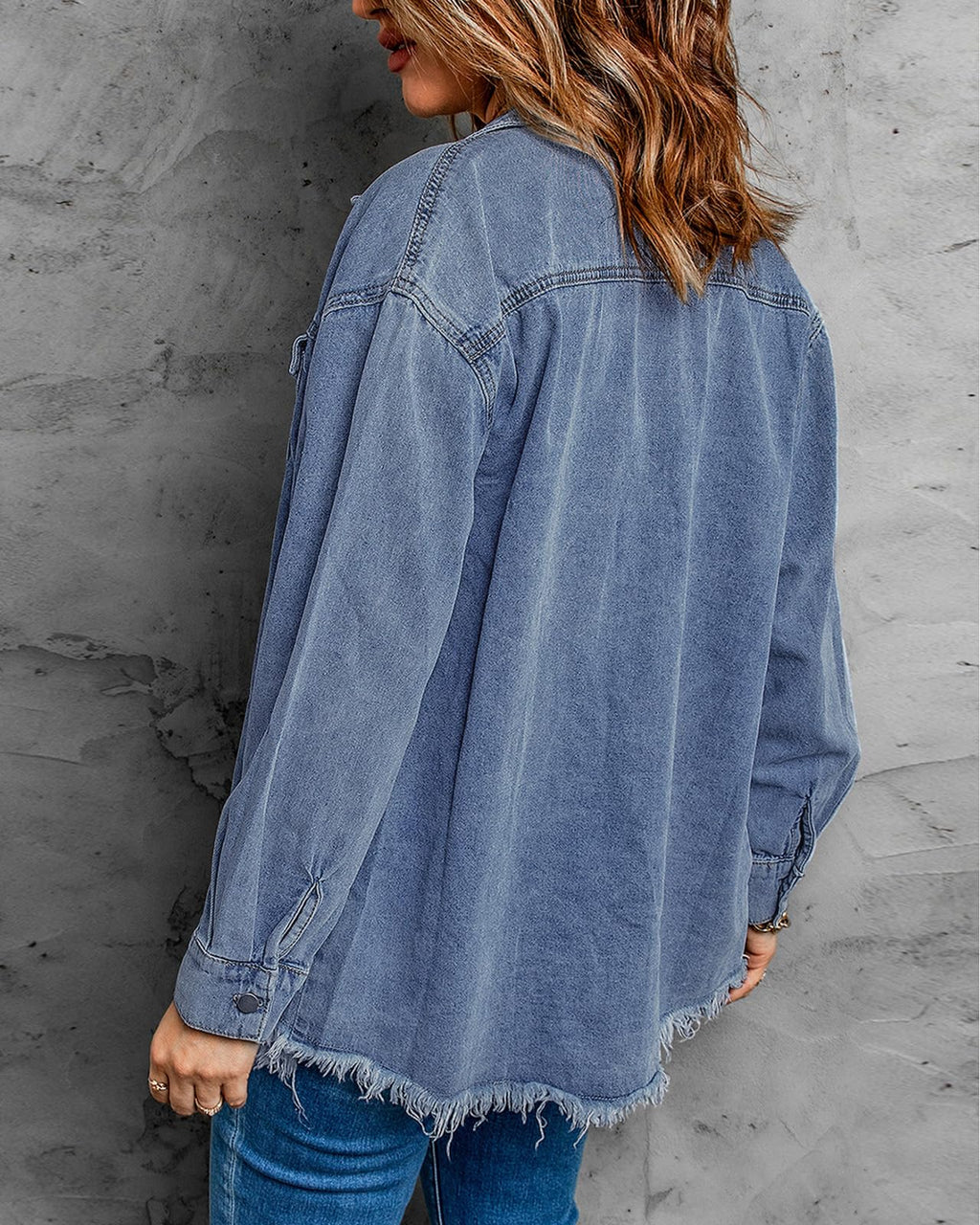 Women's Vetinee Oversized Boyfriend Denim Jean Jacket With Buttons And Raw Hem - Thousand Oceans Blue