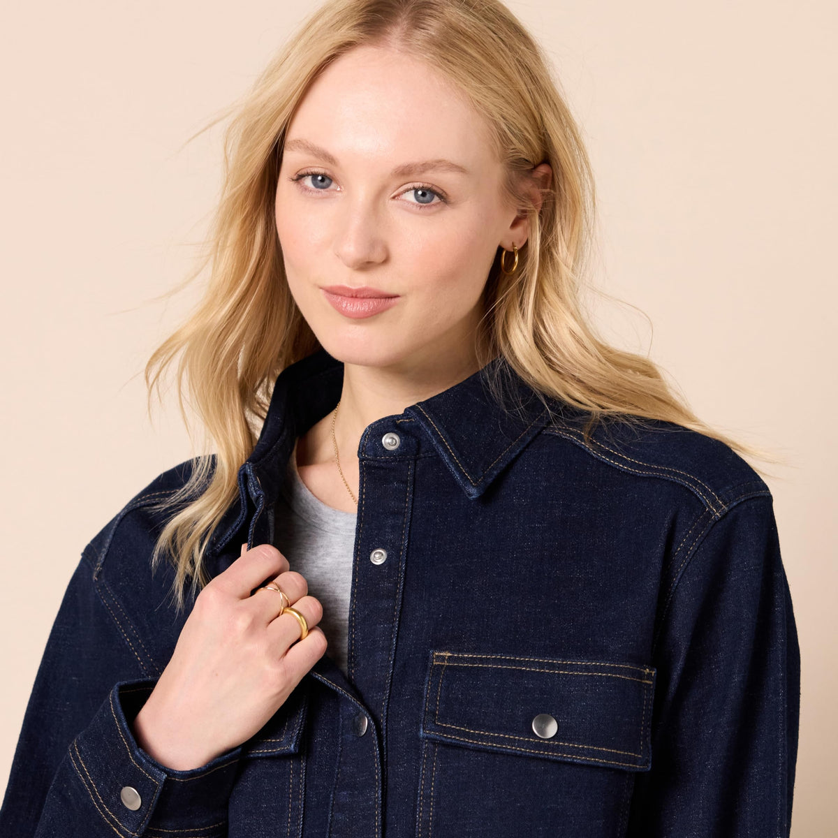Amazon Essentials Women's Oversized-fit Heavyweight Denim Shirt Jacket, Rinse Wash, Medium - Rinsed