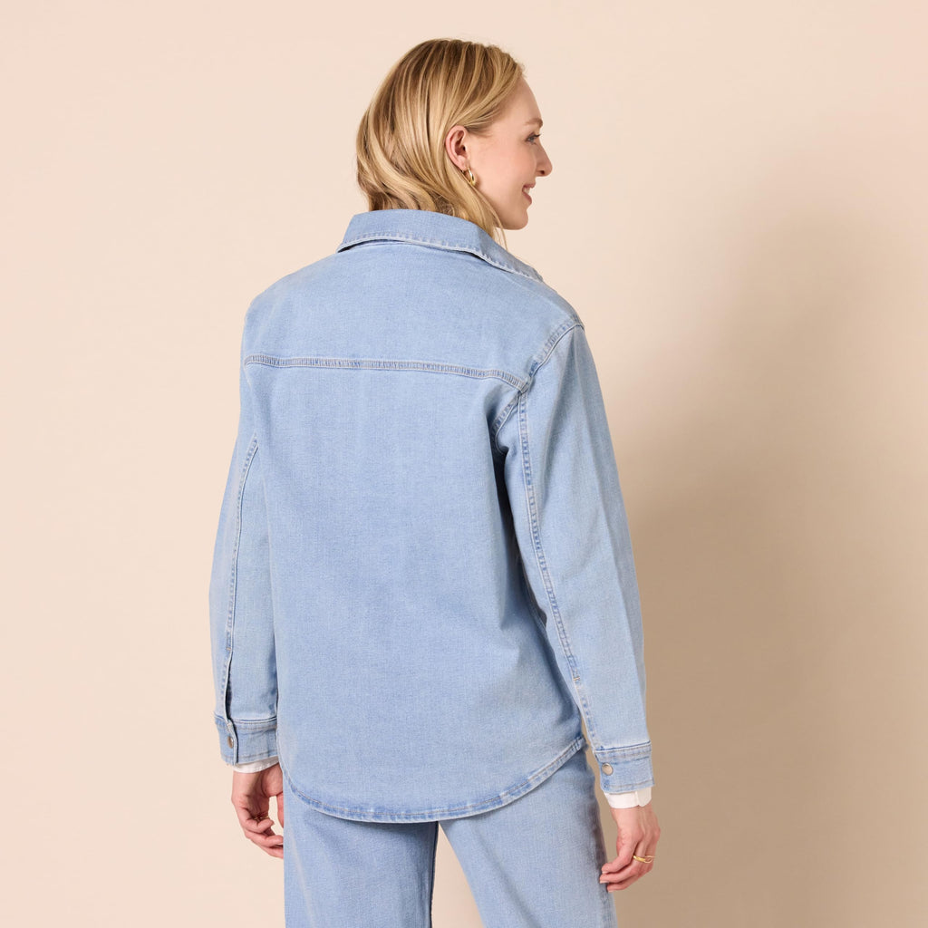 Amazon Essentials Women's Oversized-fit Heavyweight Denim Shirt Jacket, Light Wash, X-small