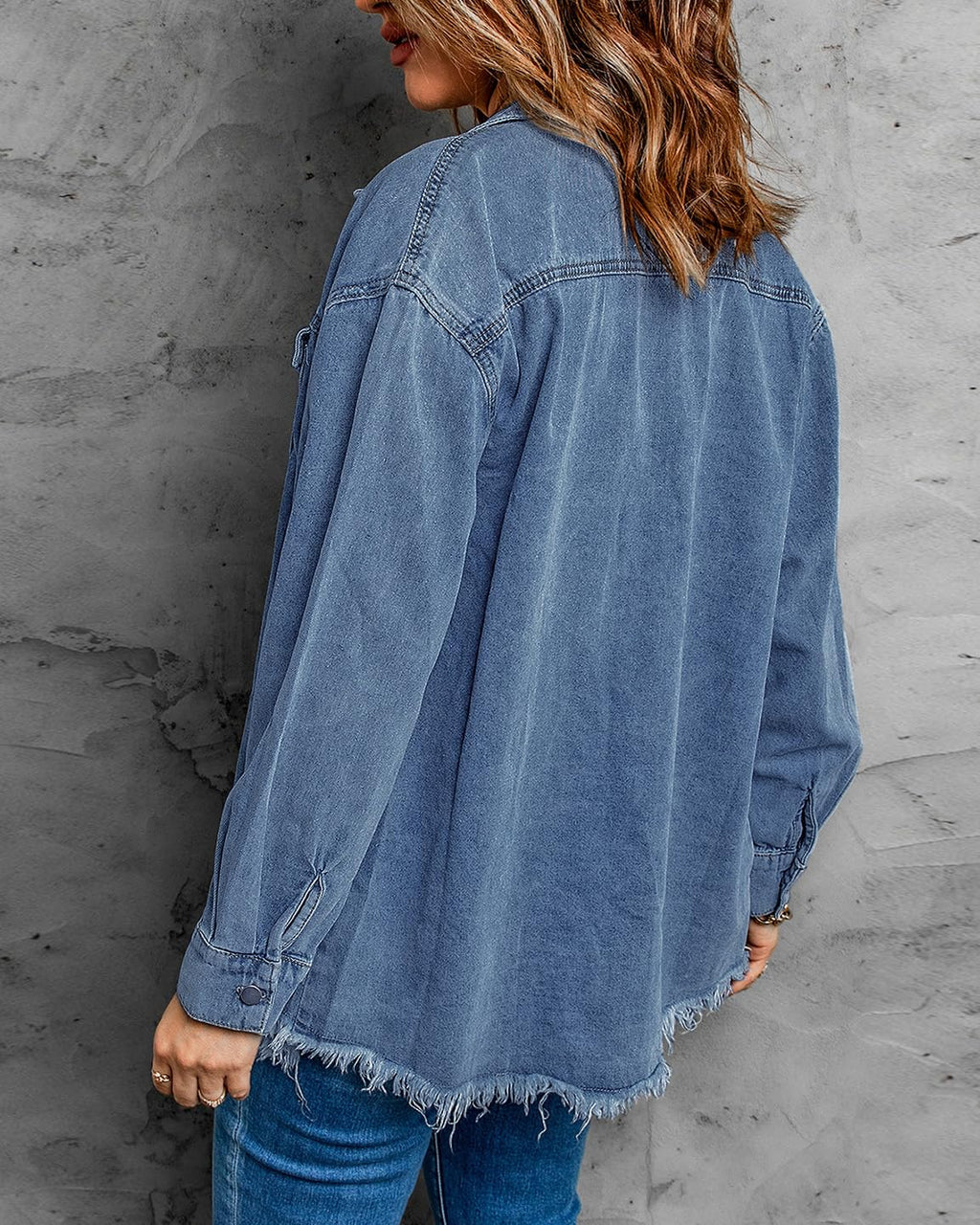 Vetinee Women's Oversized Boyfriend Medium Blue Front Button Up Frayed Raw Hem Long Sleeve Pockets Denim Jean Jacket Shacket Xx-large Size