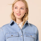 Amazon Essentials Women's Oversized-fit Heavyweight Denim Shirt Jacket, Light Wash, X-small